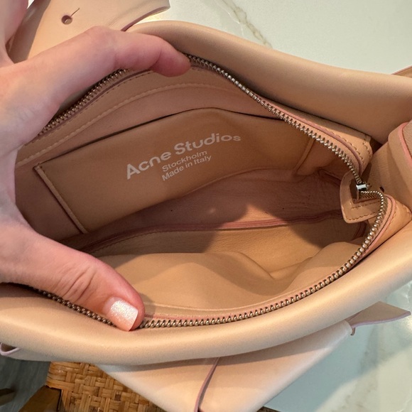 Acne Studios Musubi leather handbag - Picture 6 of 8